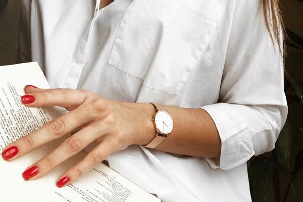 手表廠家的款式分類是根據人群還是材質？